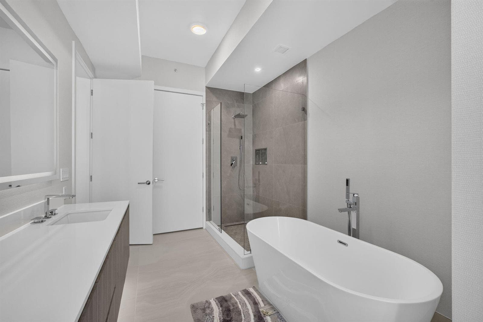 220 Lake Shore Drive 1702 photo 16