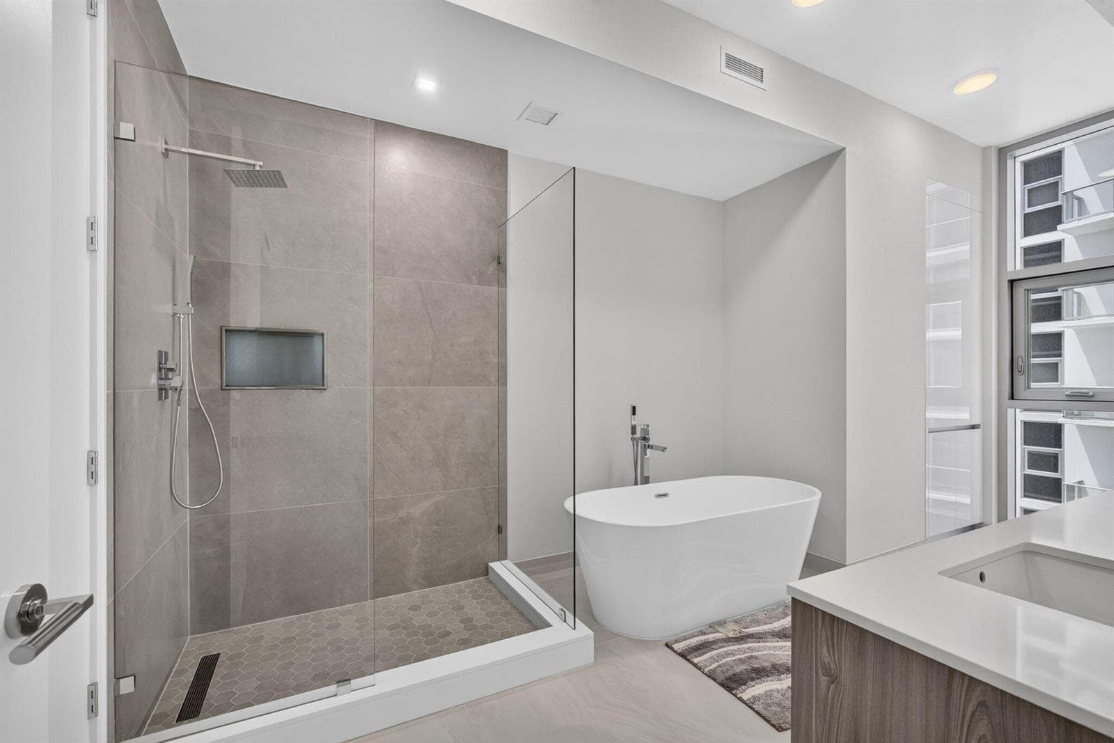 220 Lake Shore Drive 1702 photo 14