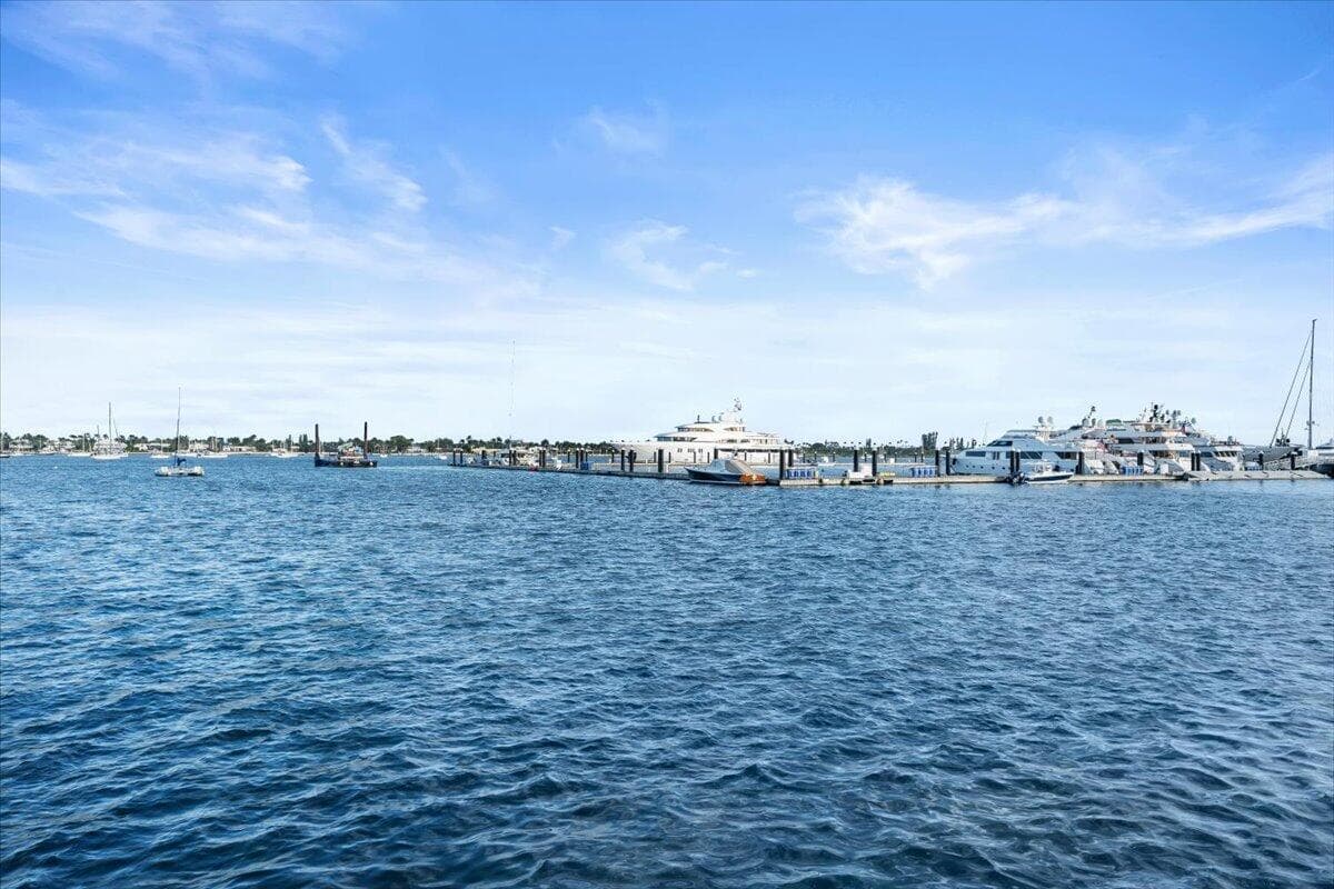 4500 N Flagler Drive D16 photo 17