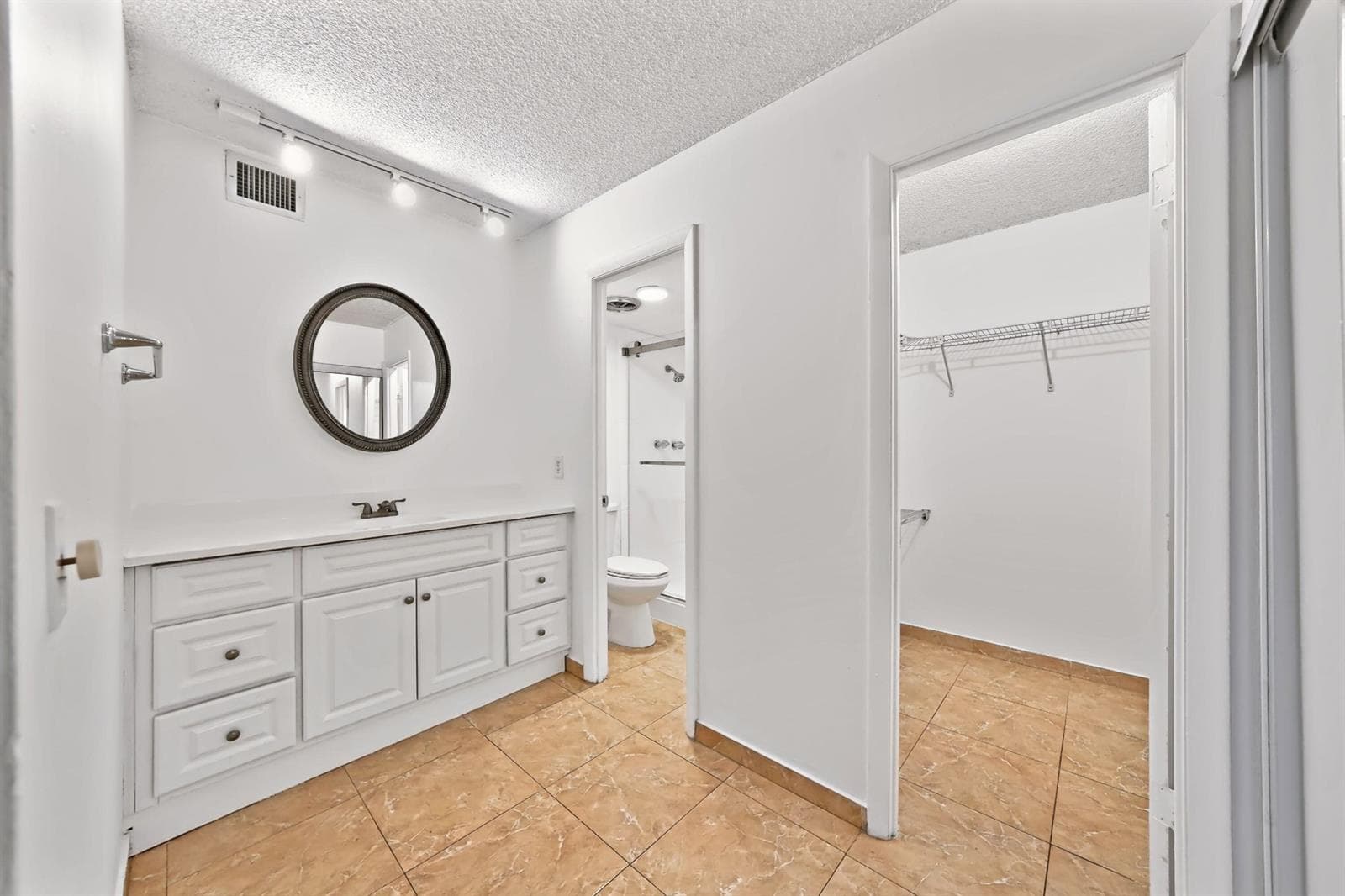 401 Golden Isles Drive 1014 photo 13