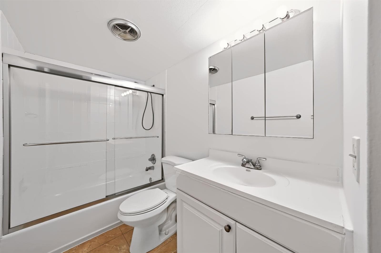 401 Golden Isles Drive 1014 photo 7