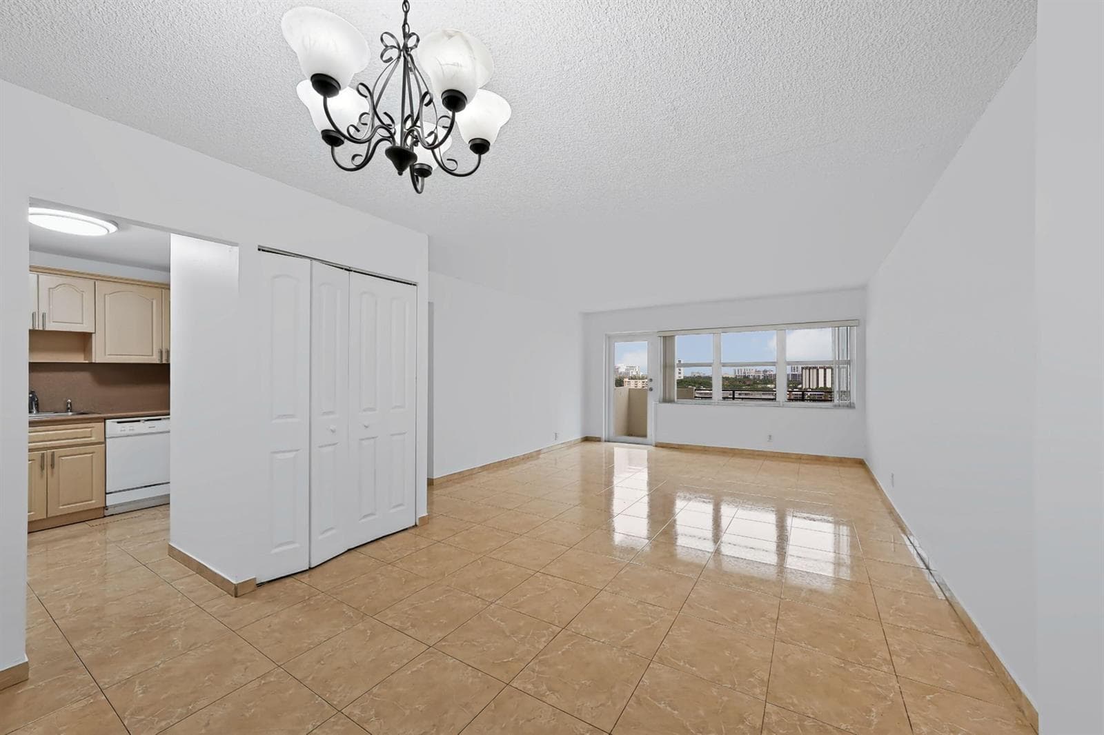401 Golden Isles Drive 1014 photo 3