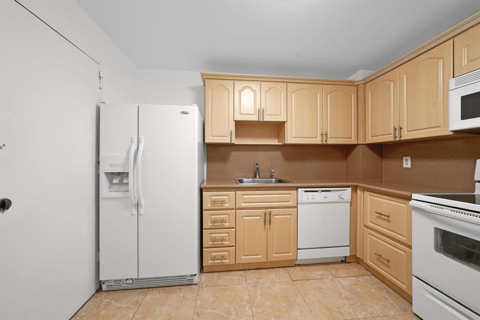 401 Golden Isles Drive 1014 photo 4