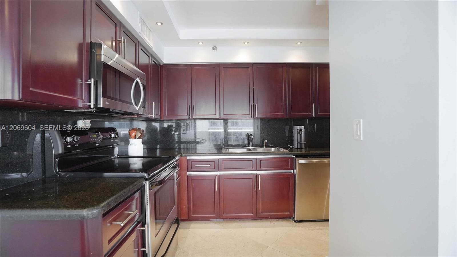 5757 Collins Ave 1505 photo 24