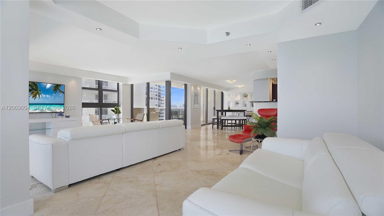 5757 Collins Ave 1505 photo 4