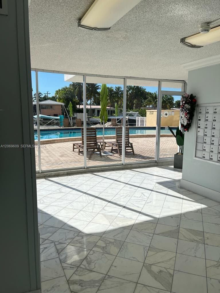 2020 NE 135th St 609 photo 1