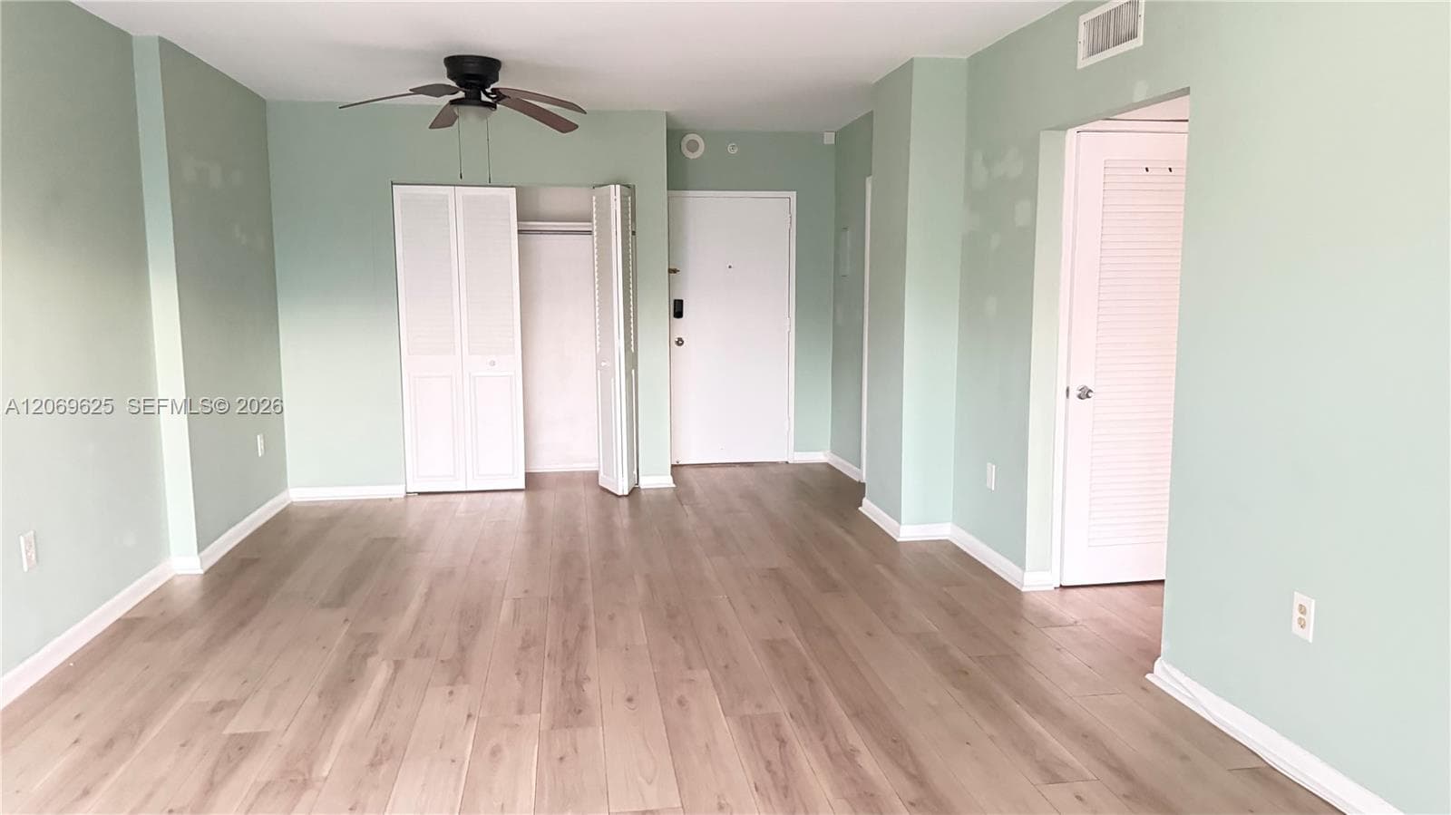 400 Kings Point Dr 316 photo 10