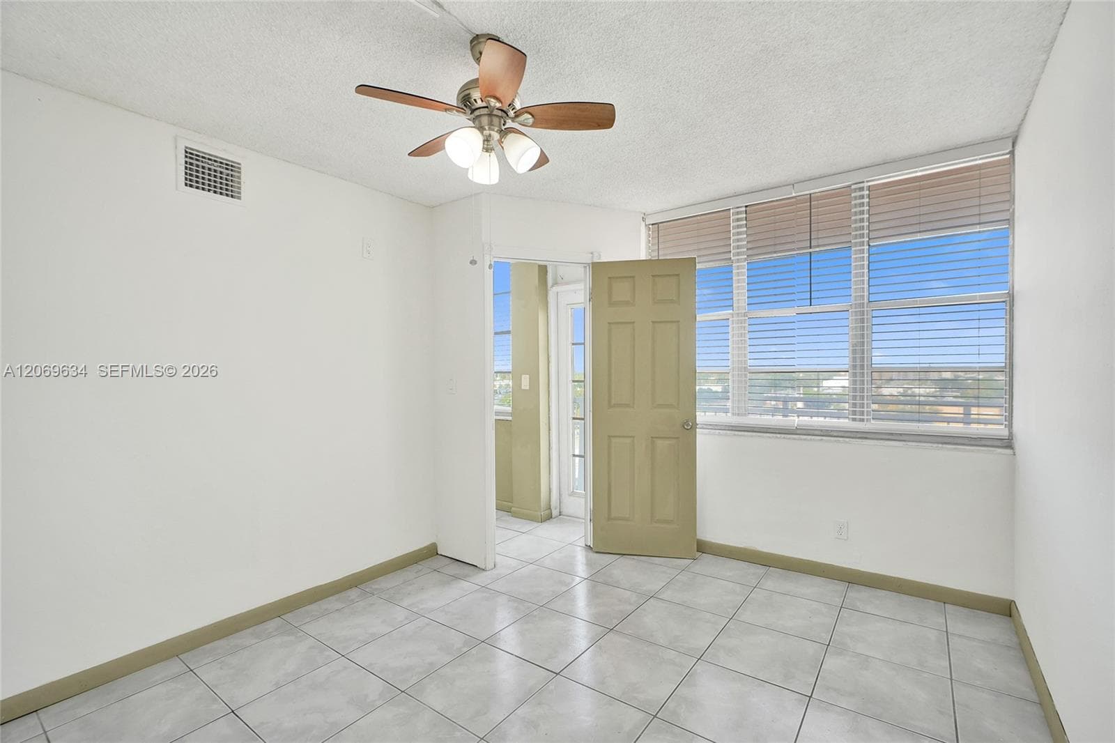 2025 NE 164th St 710 photo 17