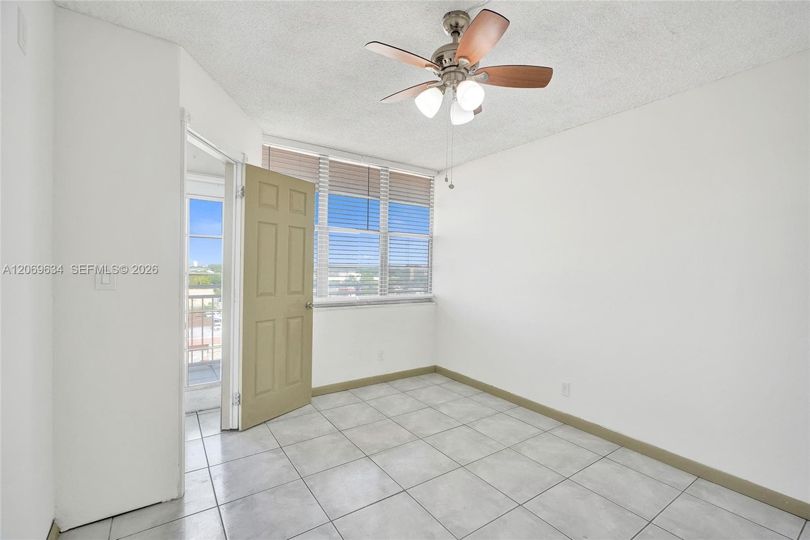 2025 NE 164th St 710 photo 16