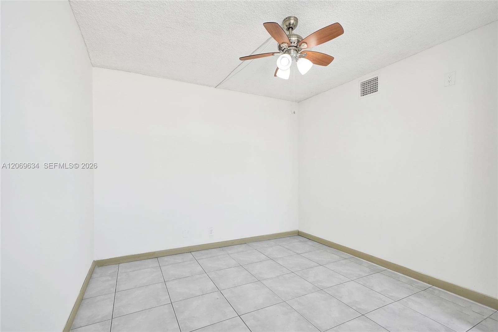 2025 NE 164th St 710 photo 15