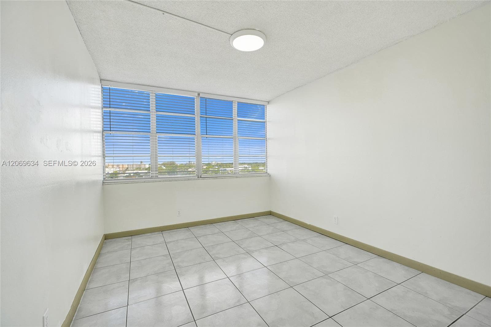 2025 NE 164th St 710 photo 19