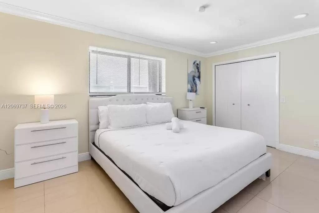 437 Holiday Dr photo 12
