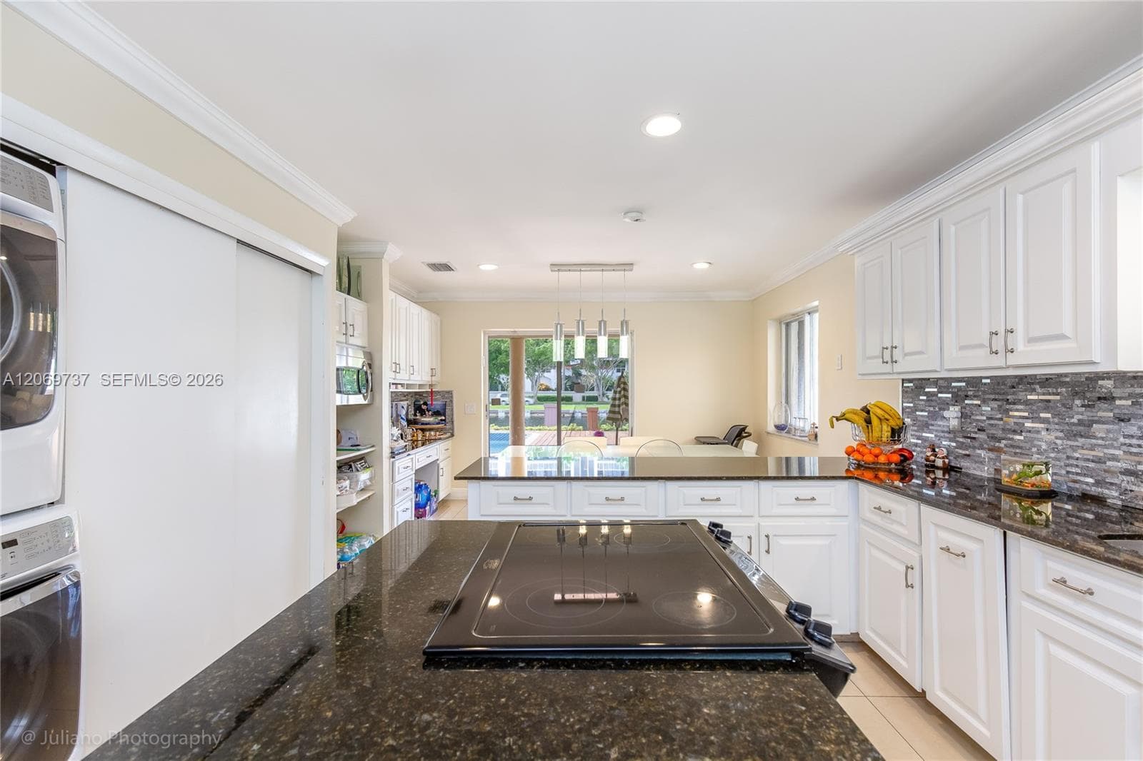 437 Holiday Dr photo 9