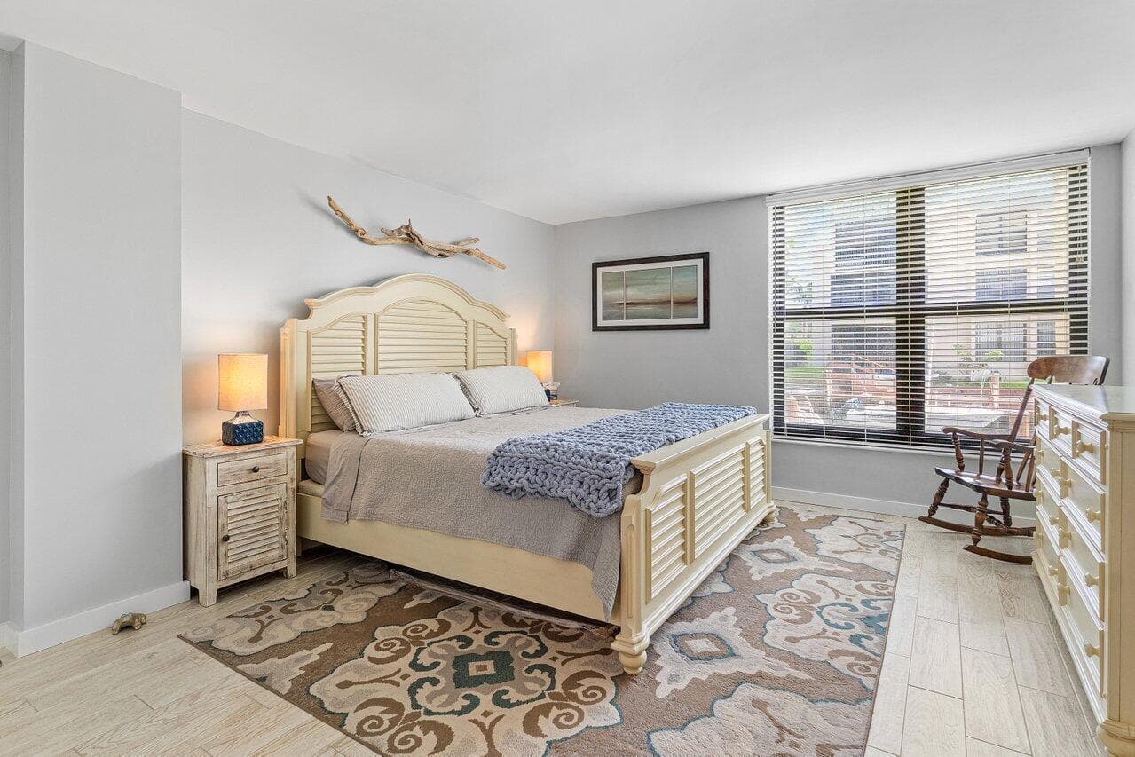 17 ROYAL PALM Way 105 photo 16
