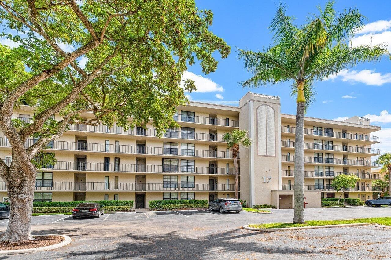17 ROYAL PALM Way 105 photo 5