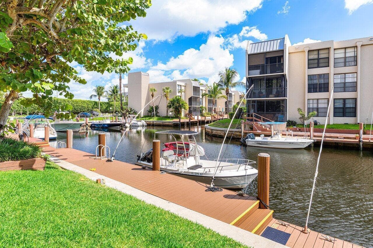 17 ROYAL PALM Way 105 photo 24