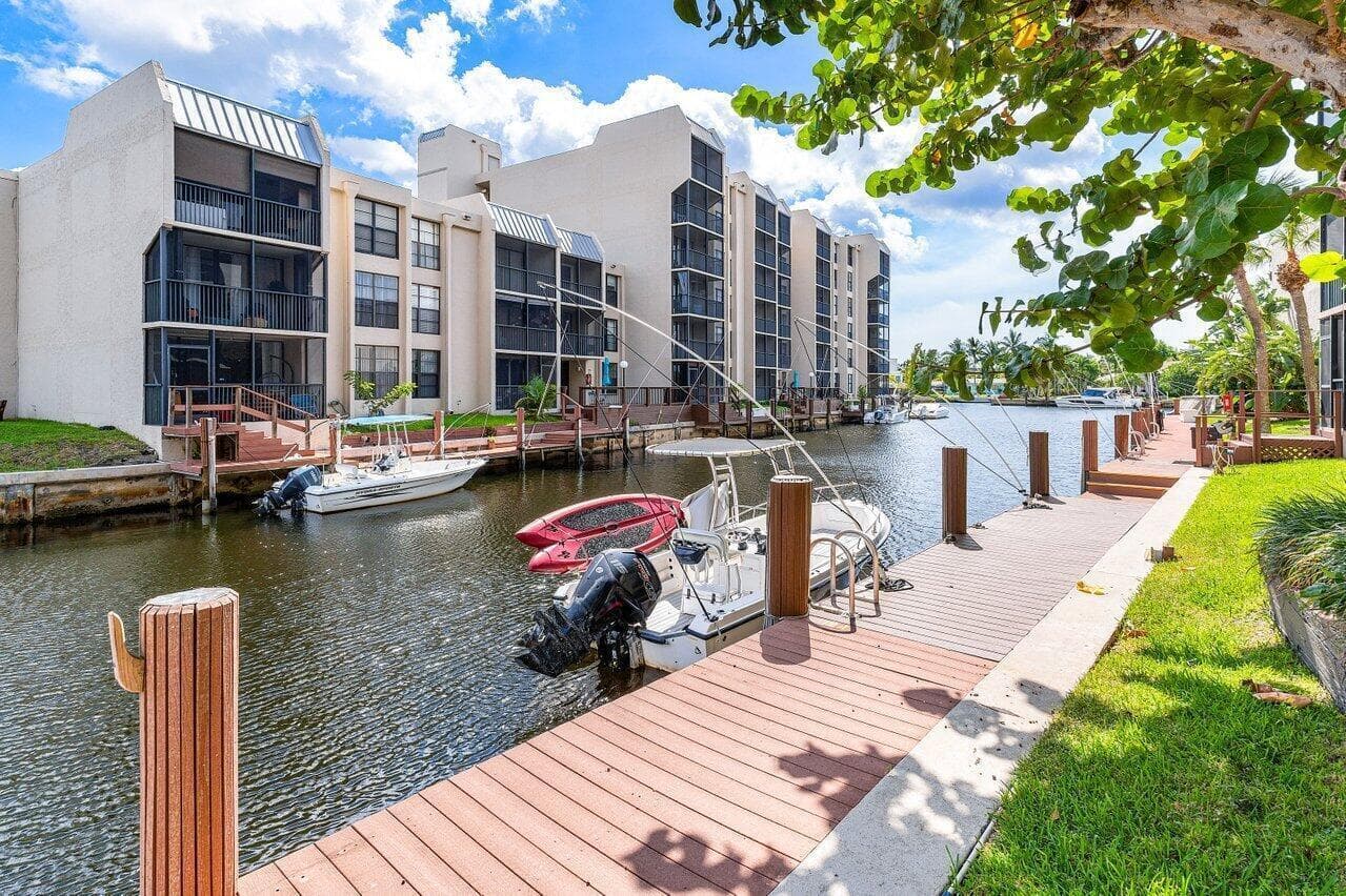 17 ROYAL PALM Way 105 photo 25