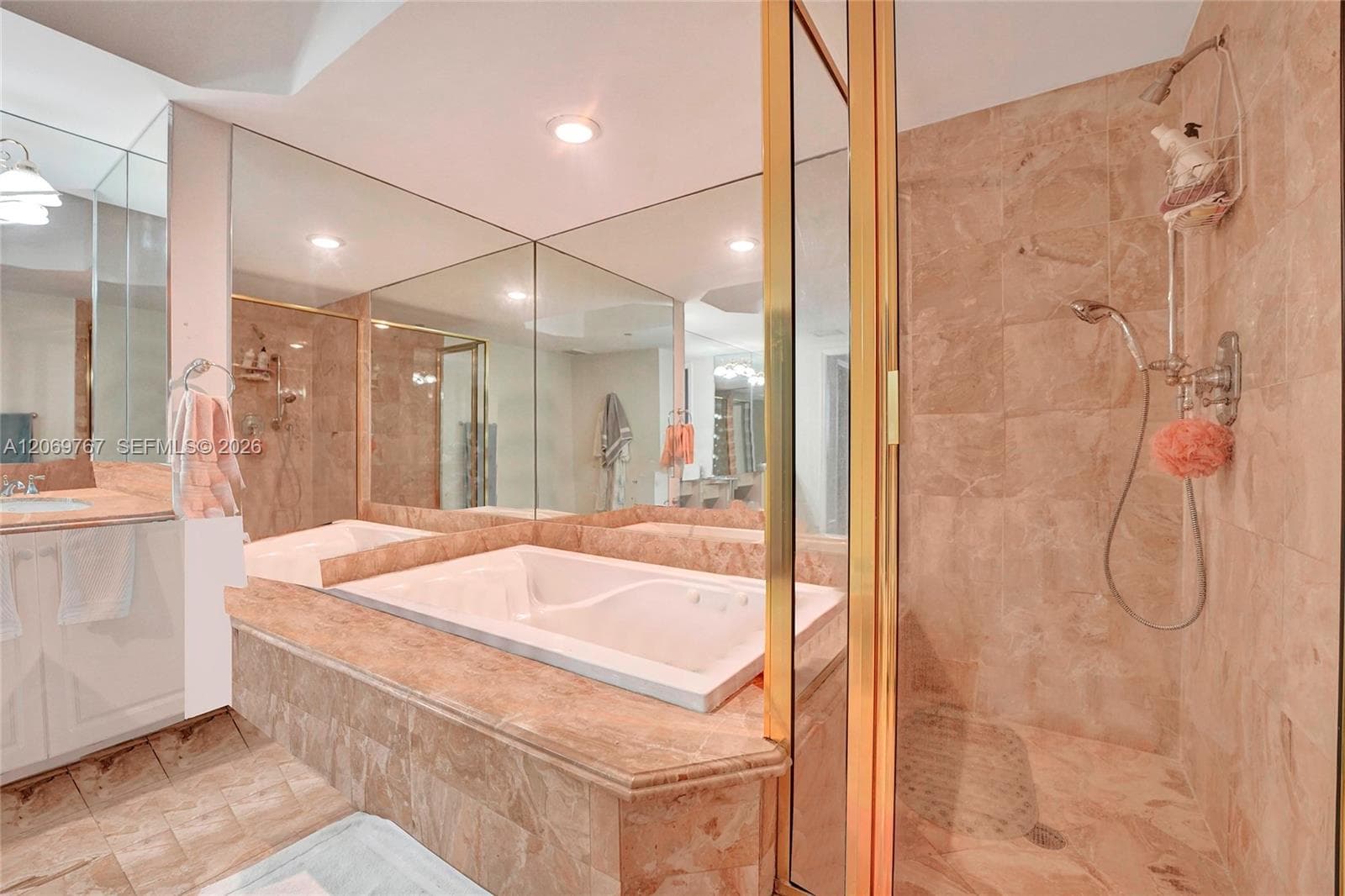 9595 N Collins Ave. 5NG photo 2