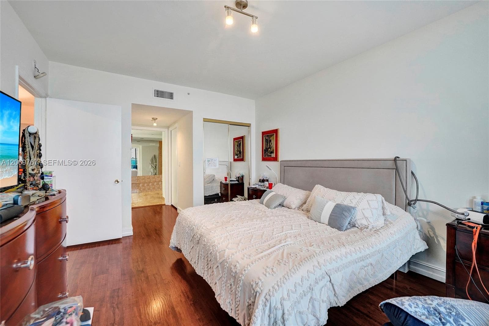 9595 N Collins Ave. 5NG photo 6