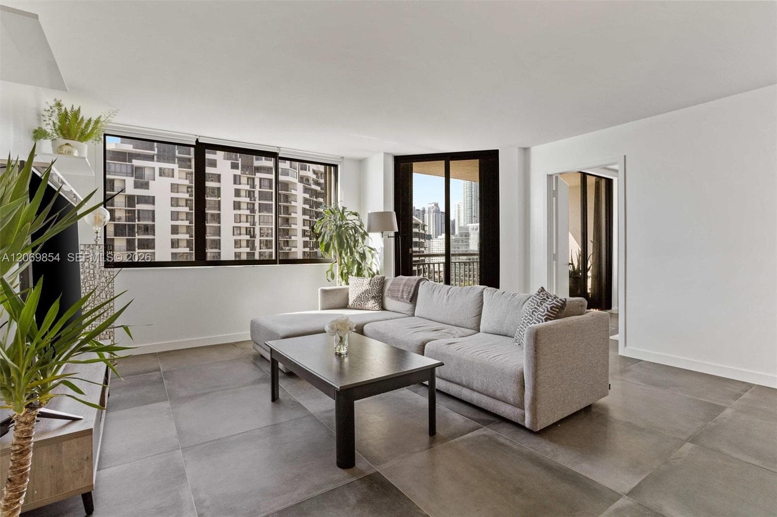 540 Brickell Key Dr 1519 photo 4