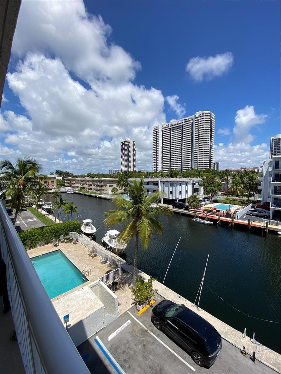 3601 NE 170 407 photo 12
