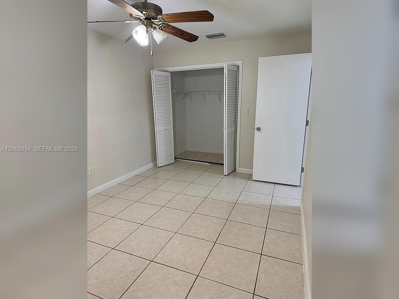 3232 Village Green Dr photo 10