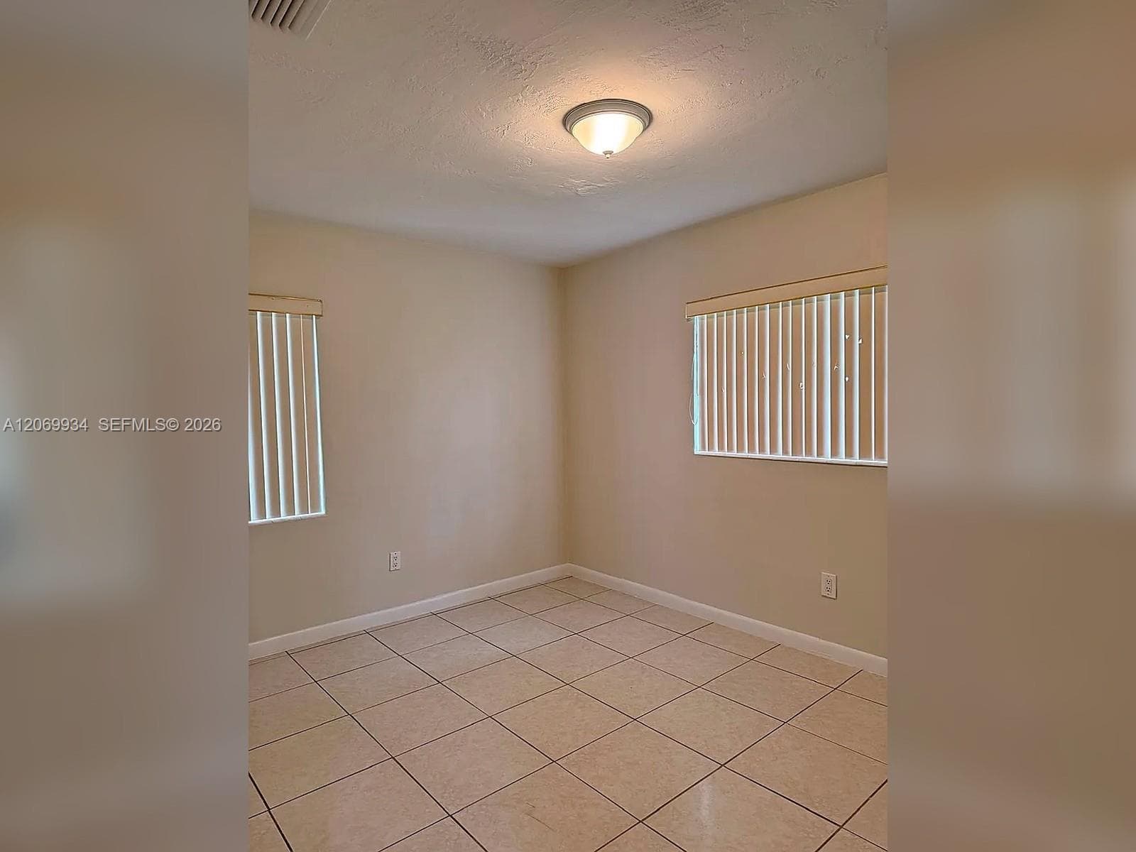 3232 Village Green Dr photo 8