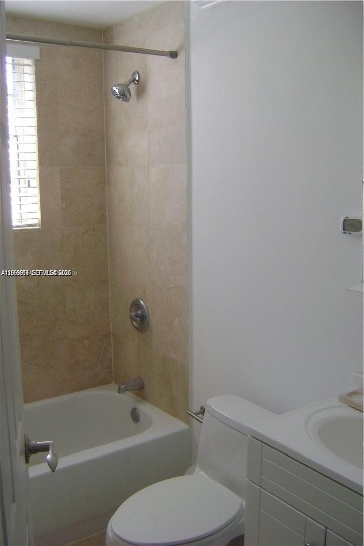 4812 Pine Tree Dr 201 photo 16