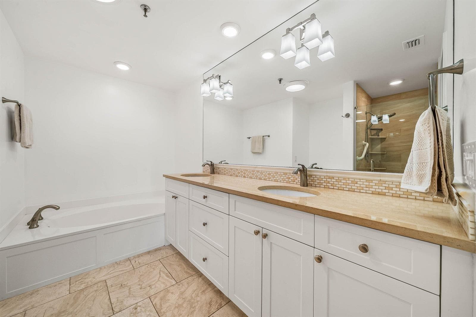 11370 Twelve Oaks Way 418 photo 17