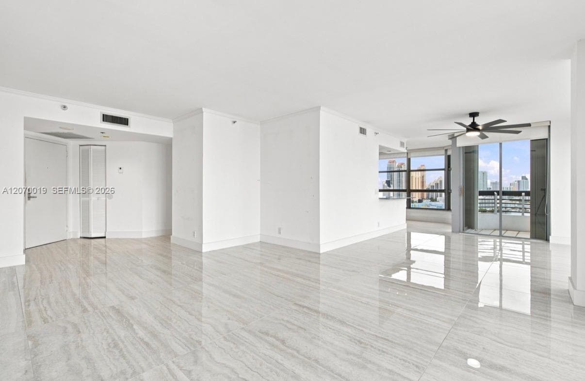 19195 NE 36th Ct 2601 photo 4