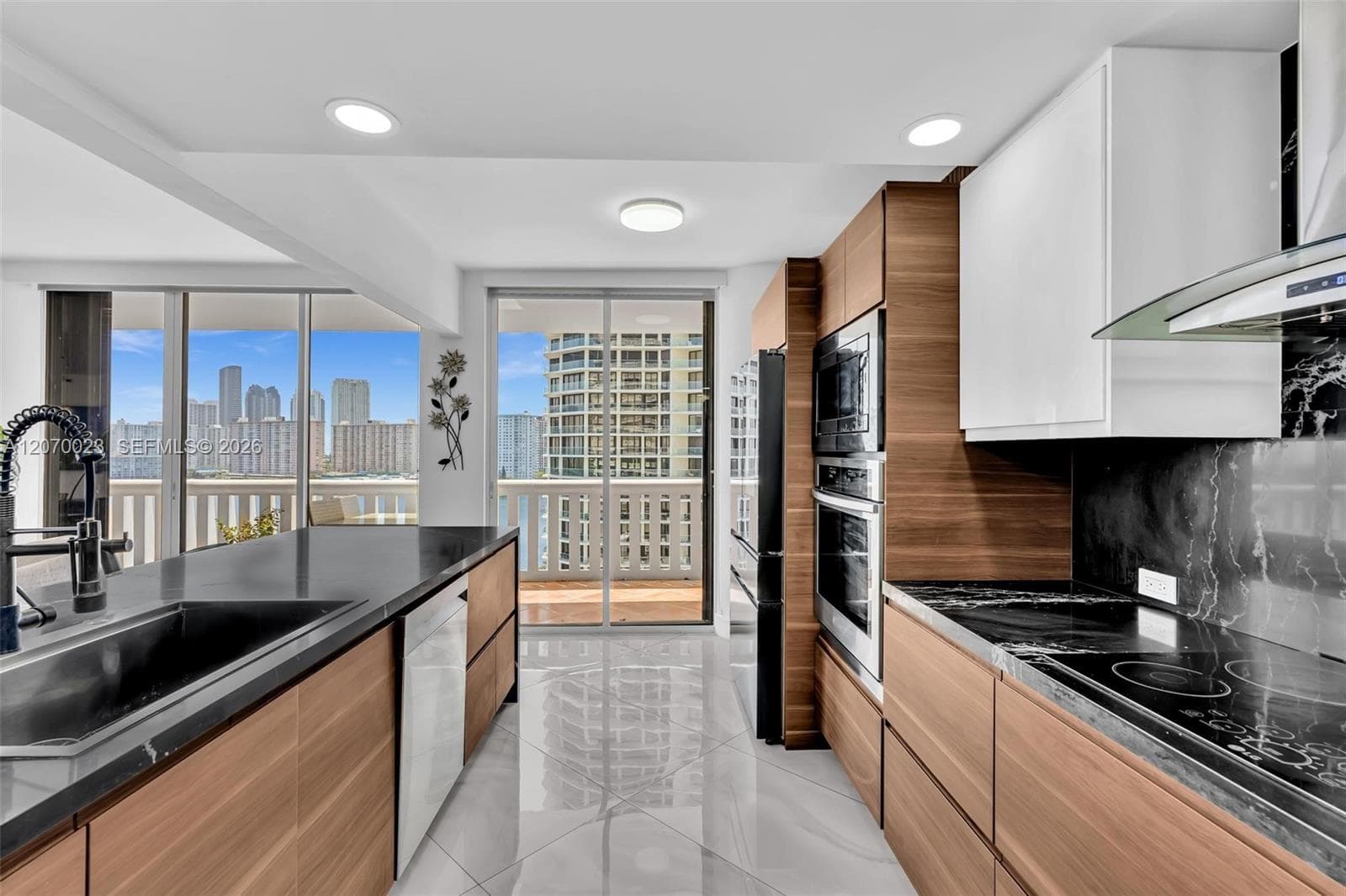 3000 Island Blvd 1106 photo 23