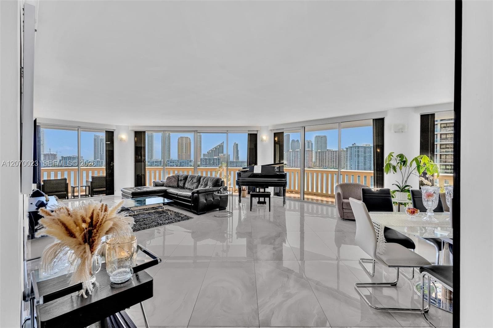 3000 Island Blvd 1106 photo 2