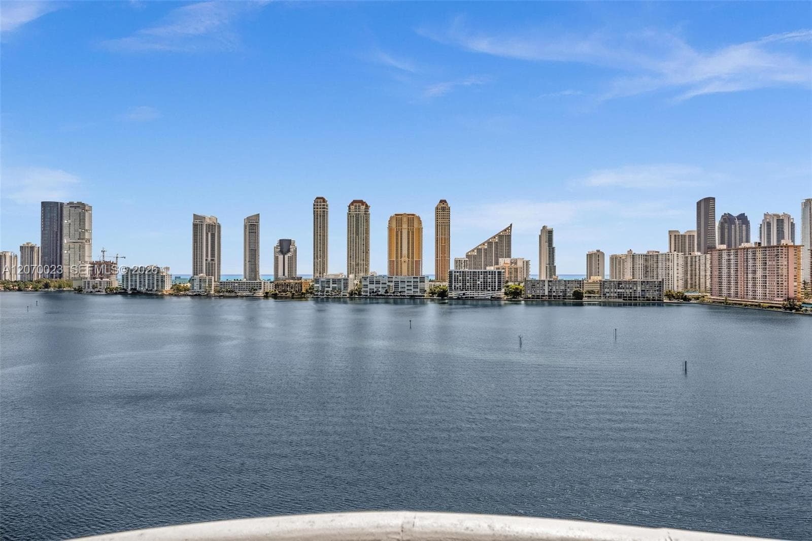 3000 Island Blvd 1106 photo 3