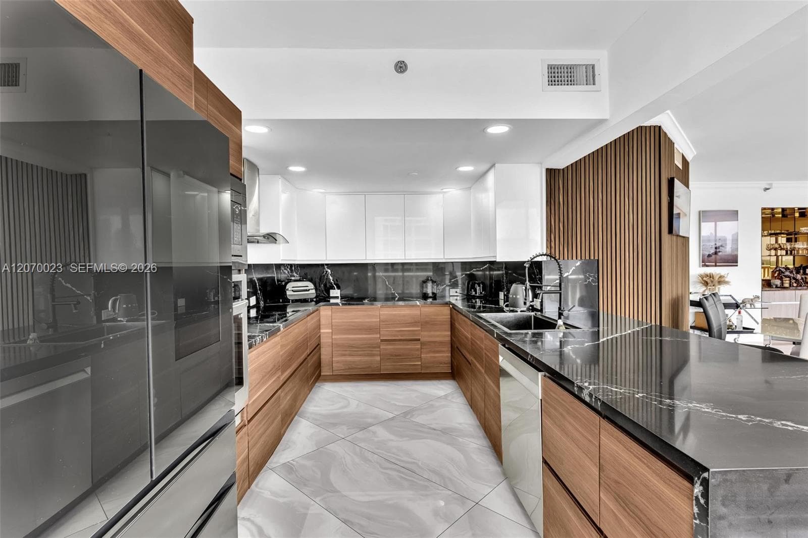 3000 Island Blvd 1106 photo 20