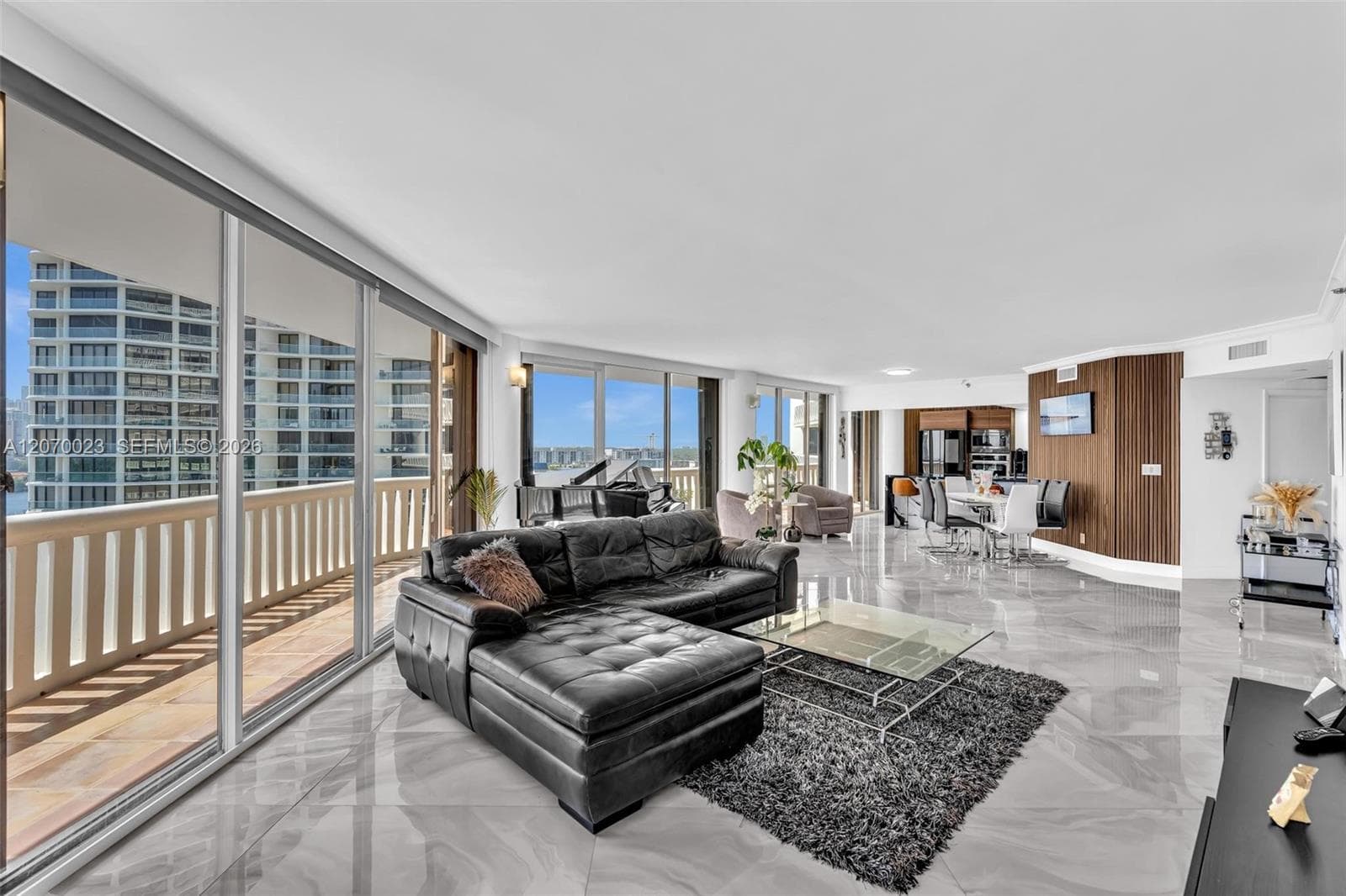 3000 Island Blvd 1106 photo 14