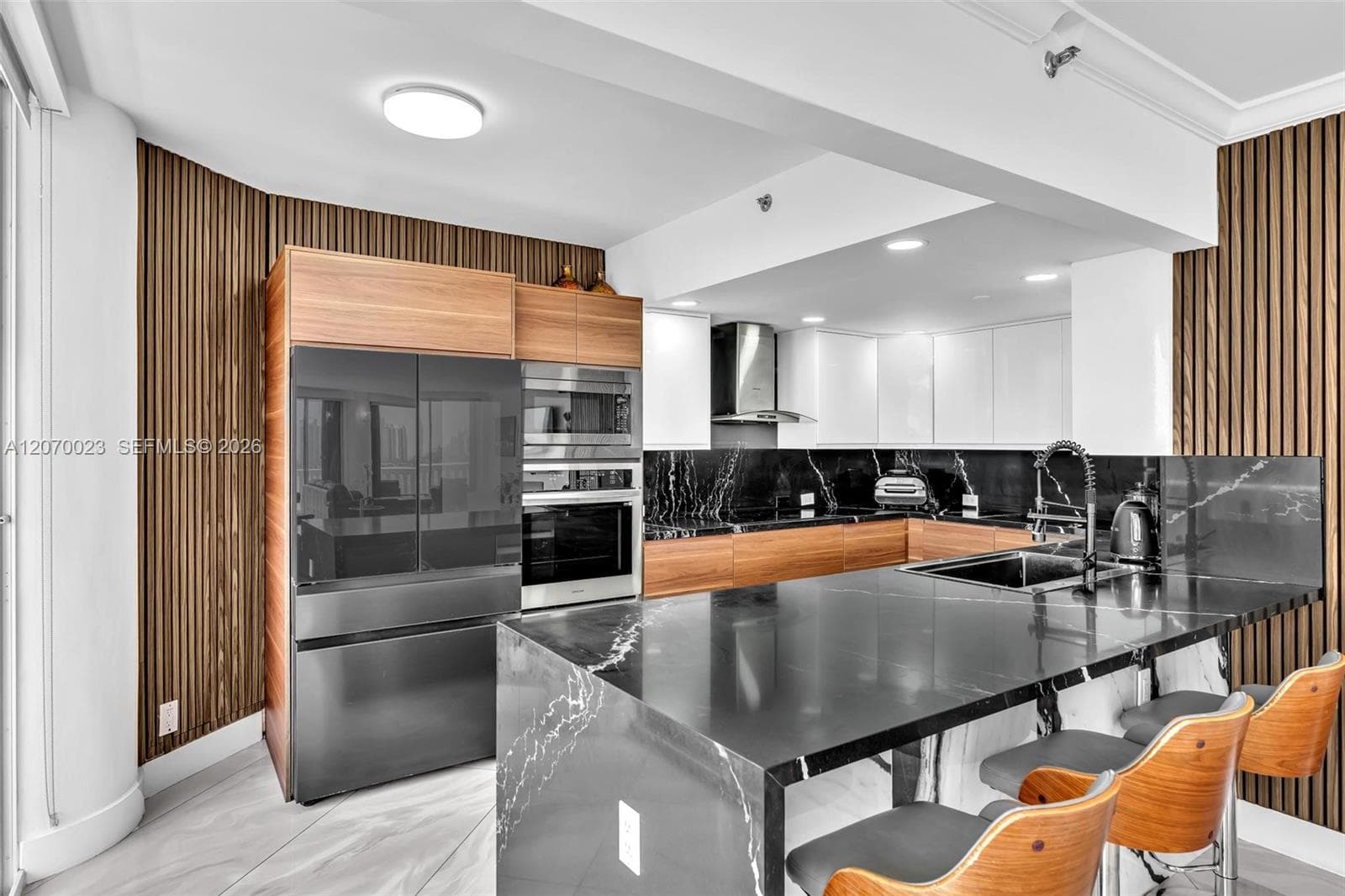 3000 Island Blvd 1106 photo 19