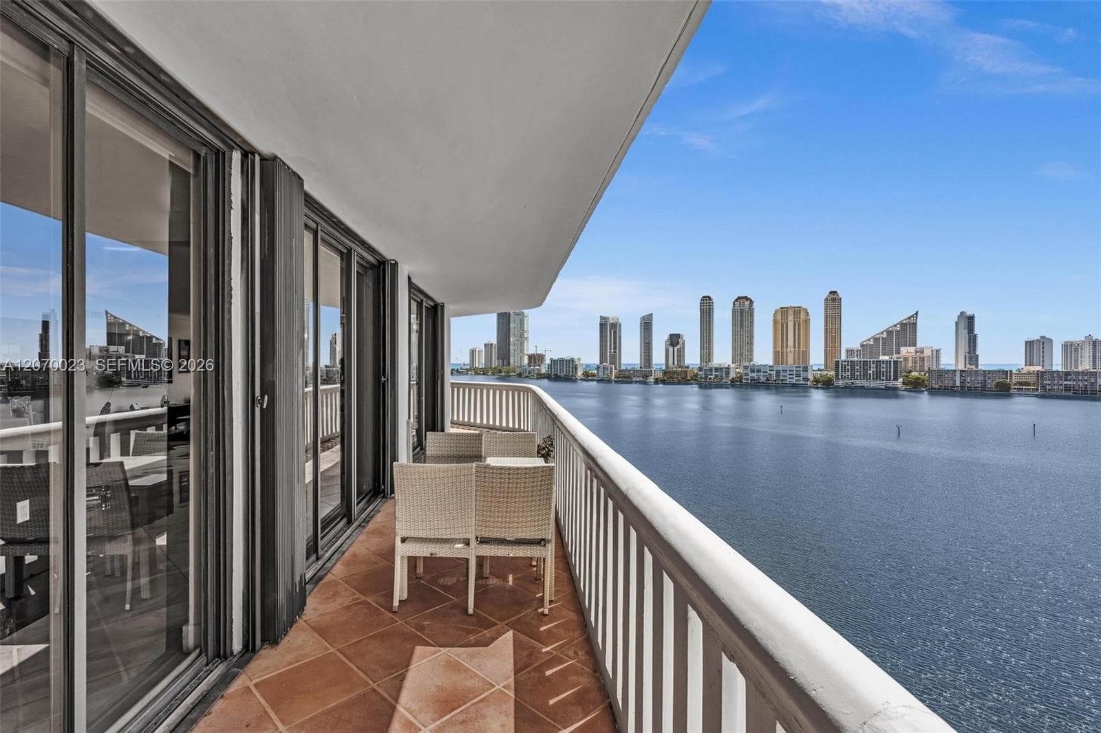 3000 Island Blvd 1106 photo 25