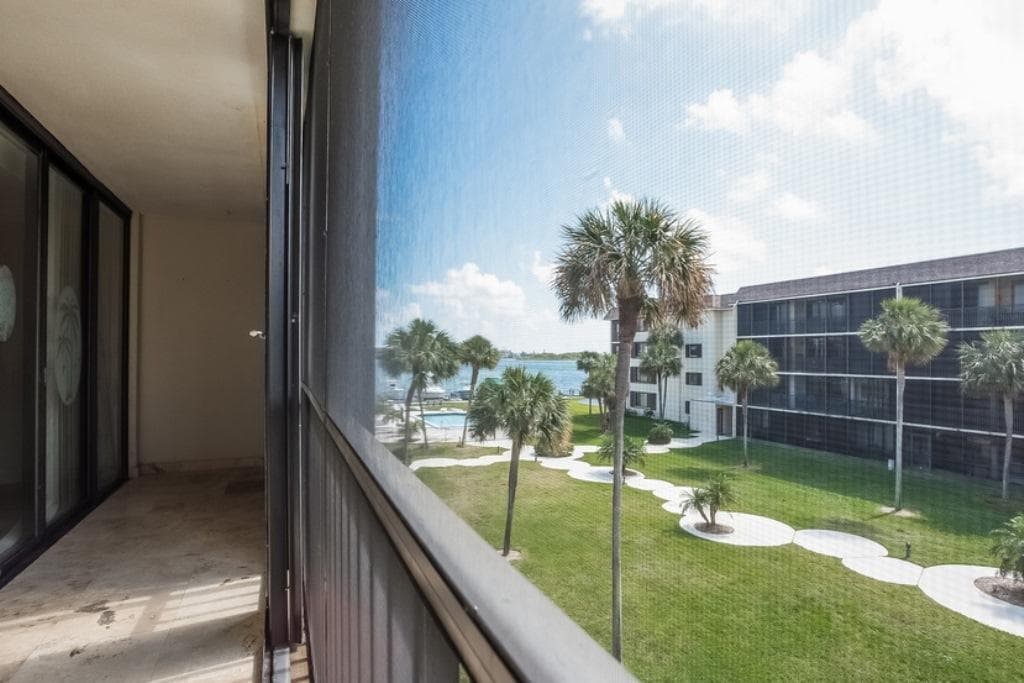 2424 N FEDERAL Highway 309 photo 1