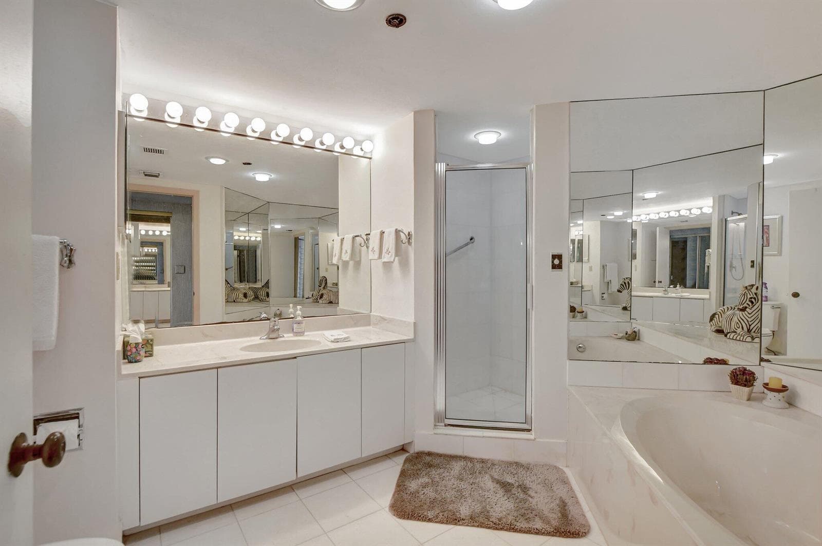 100 SE 5th Avenue 504 photo 23