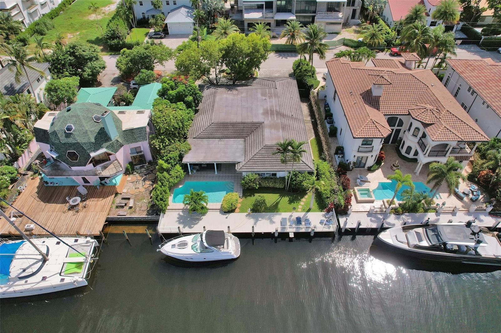 2427 Sea Island Drive photo 2