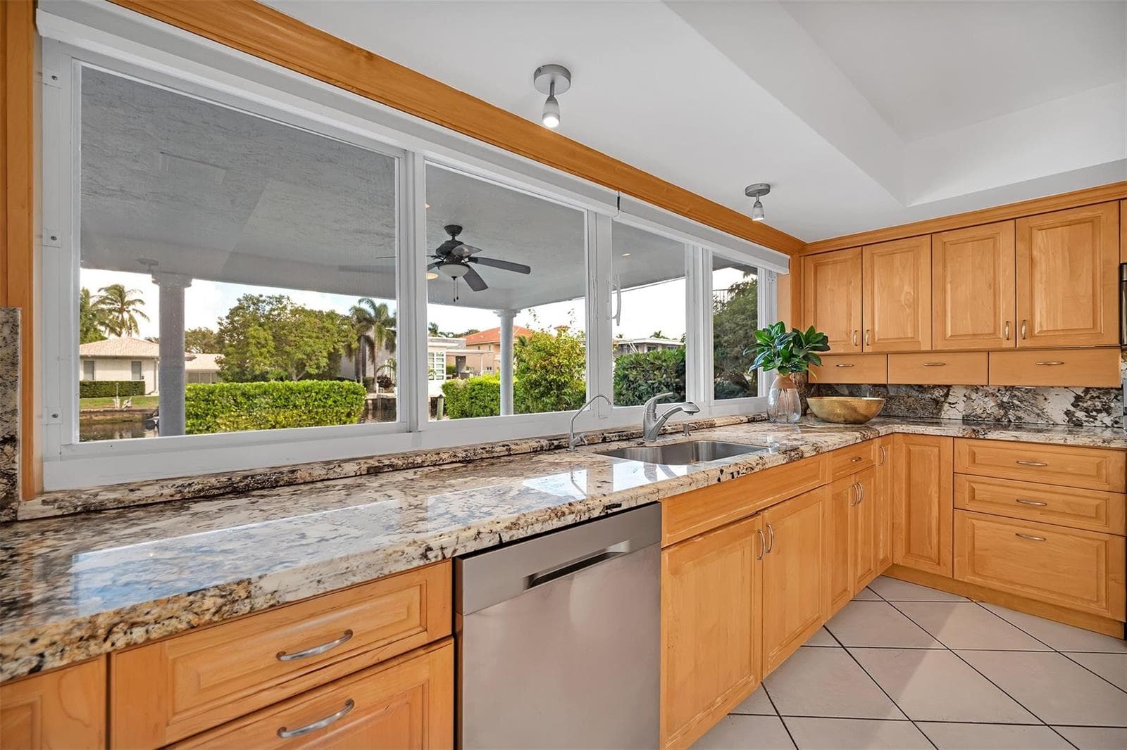 2427 Sea Island Drive photo 17