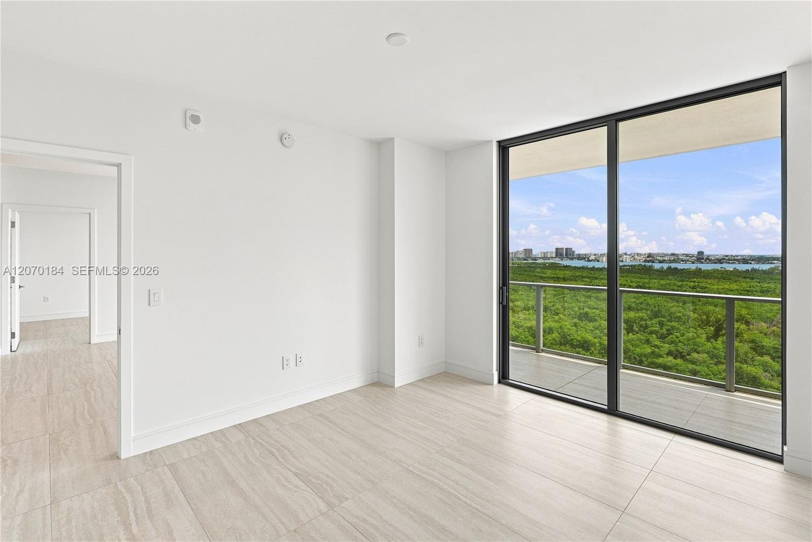 2411 Laguna Cir 1402 photo 23