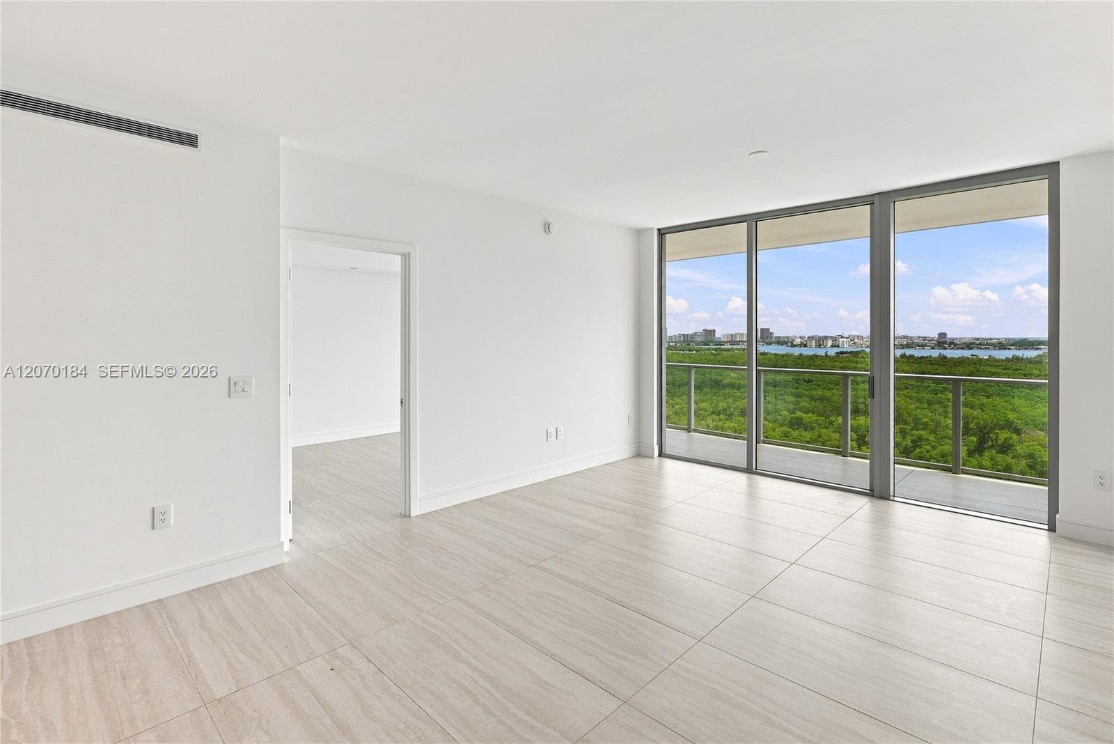 2411 Laguna Cir 1402 photo 16