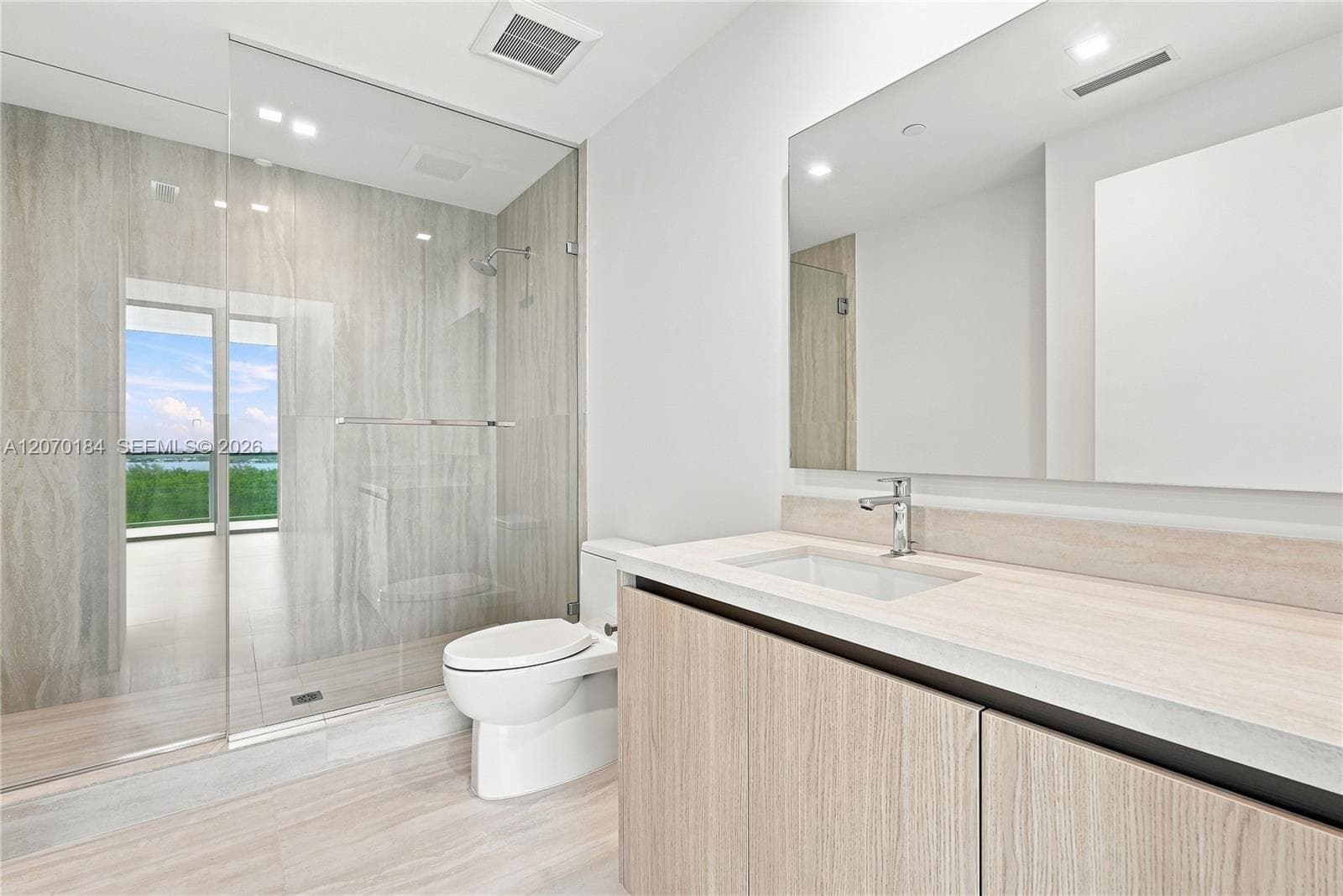 2411 Laguna Cir 1402 photo 20