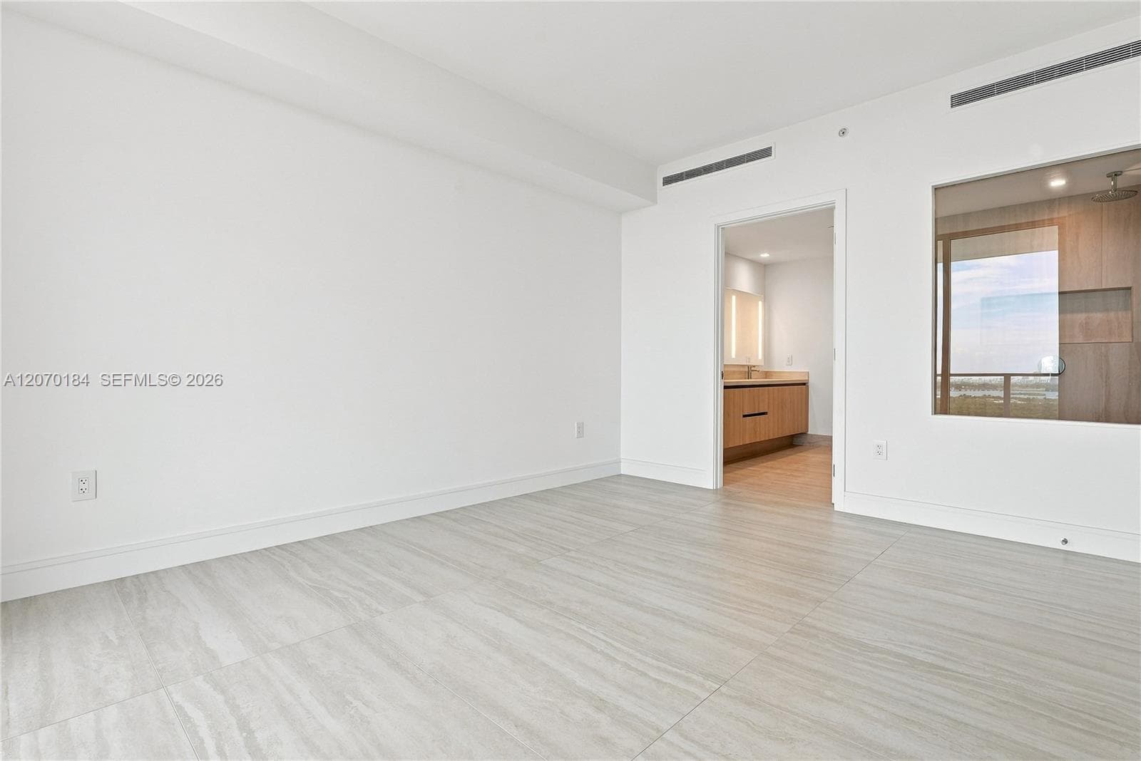 2411 Laguna Cir 1402 photo 24