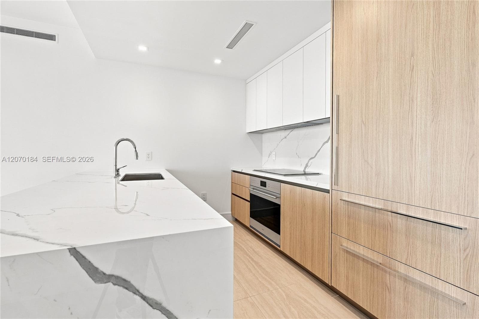 2411 Laguna Cir 1402 photo 14
