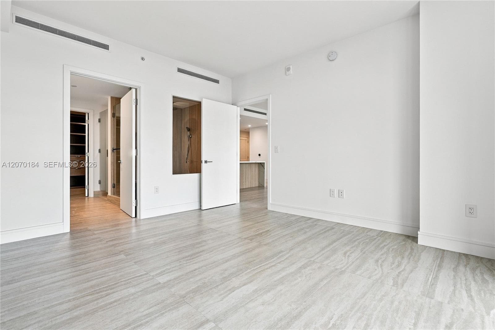 2411 Laguna Cir 1402 photo 25