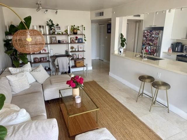 1688 West Ave 906 photo 1