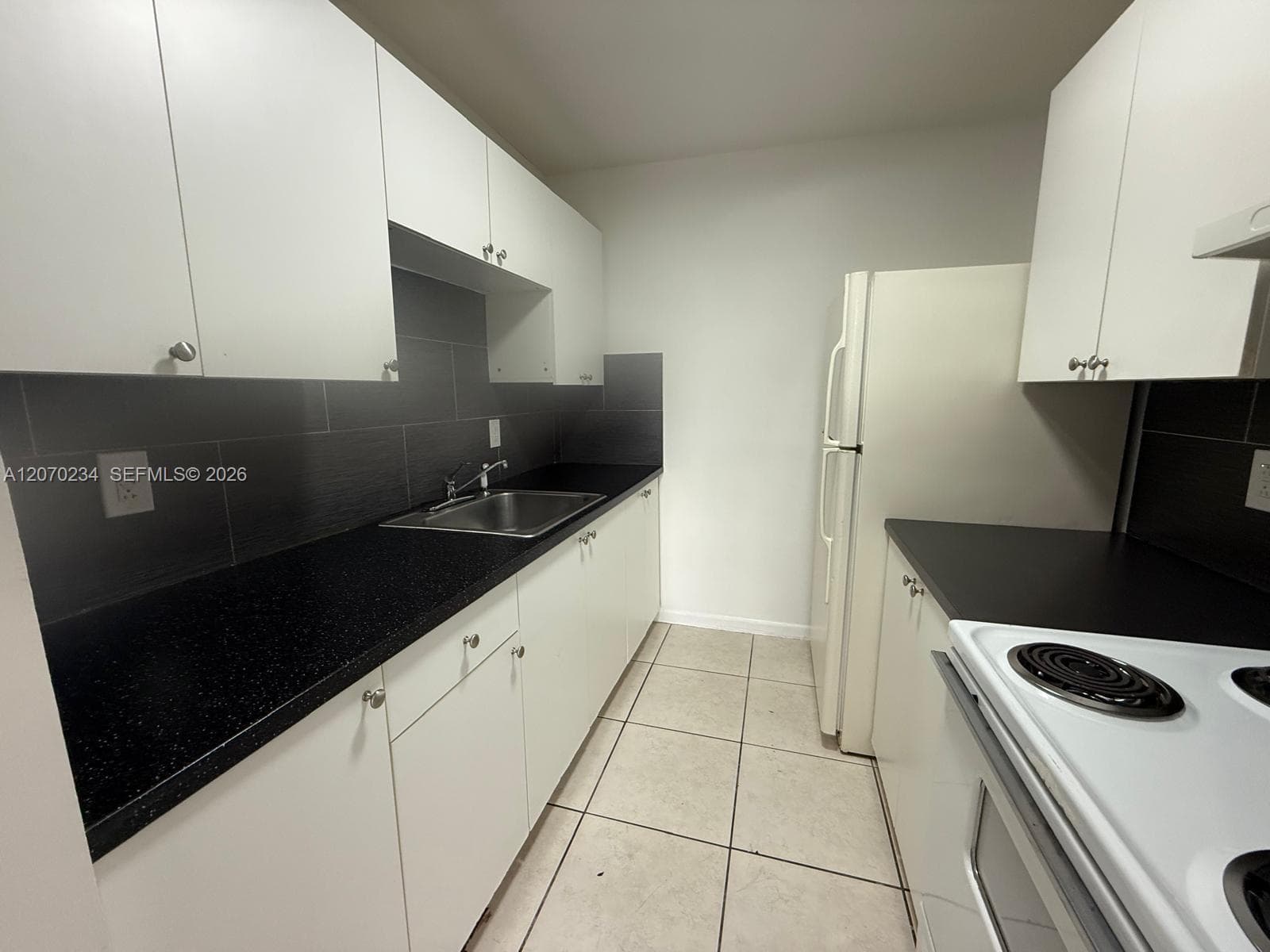 2075 NE 164th St 302 photo 6