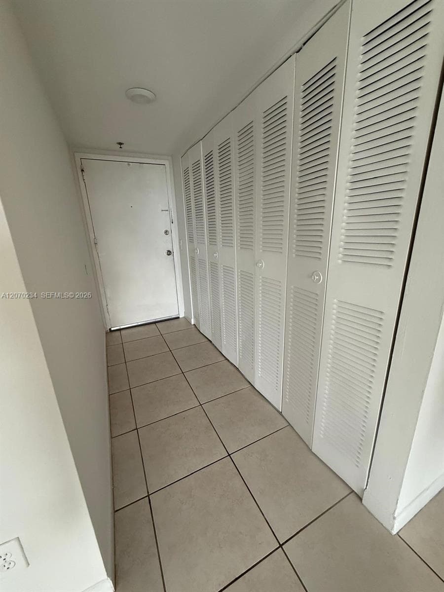 2075 NE 164th St 302 photo 12
